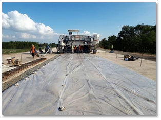 Penghamparan Plastic Sheet